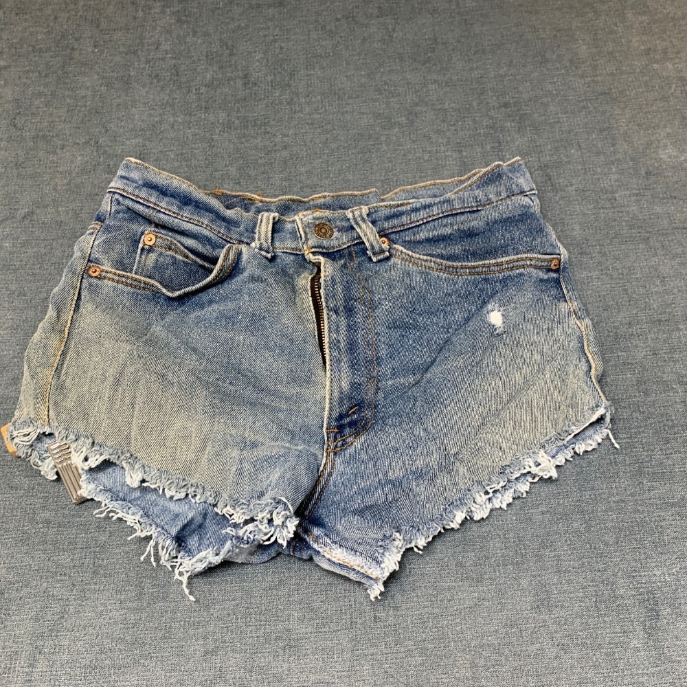 Y2K Levi's Cutoff Shorts Women 29x4 Blue Denim Frayed Hem Zip Fly Distressed